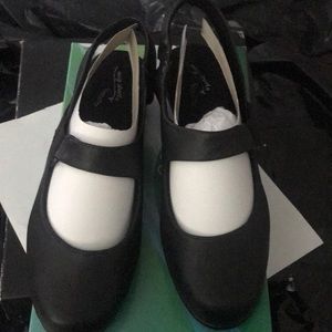 Women’s shoe (New in Box)